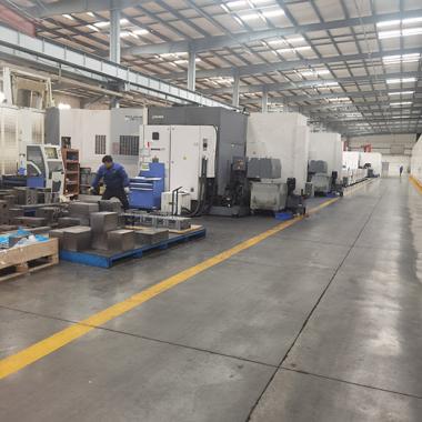 山東山源重工機(jī)械有限公司-車(chē)間一角